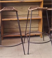 2 bar stool chairs