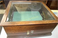 Heavy Table Top Wood/Glass Display Case 23x21x11H