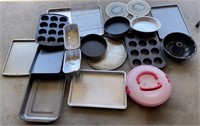 Box of misc. baking dishes
