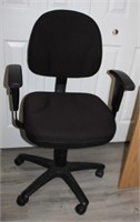 Ajustable office chair