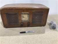 Vintage RCA Victor radio, wood cabinet, not