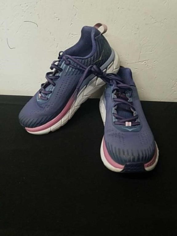 Size 7.5 Hoka shoes