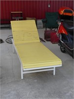 VINTAGE METAL FRAME PATIO LOUNGE CHAIR