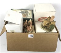 Box of 17 David Winter Cottages