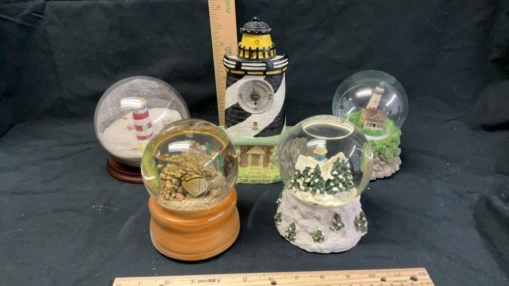 4 Globes and 1 Lighthouse clock