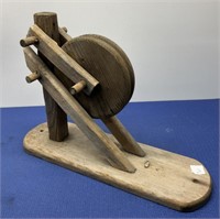 Wood Spinning Wheel Vintage 13” h x 17” w