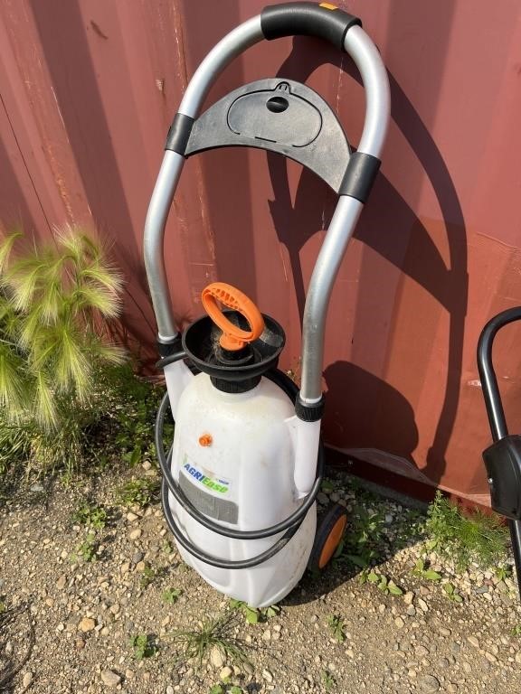 2-wheeled yard sprayer