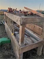10' wooden feed bunk w/t posts