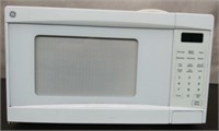 GE Counter Top Microwave - powers on