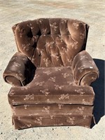 NICE CLEAN RETRO ARM CHAIR