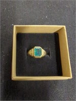 10k Gold Ring With Green Stone 1.2 Dwt Size 7.25