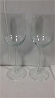 Set of two clear glass wine glasses