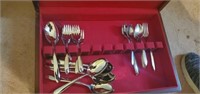 BOX OF STAINLESS FLATWARE