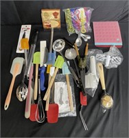 Group of kitchen utensils, 7lbs box lot