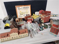 Large HO scale houses, street lights, accessories
