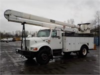 1999 International 4900 4X2 Bucket Truck