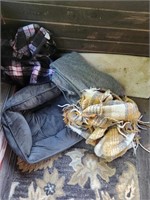 Lot of Outdoor Rugs, Blankets & Dog Bed