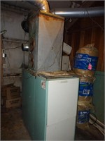 Large Oil Furnace with Tank – Buyer to Remove –