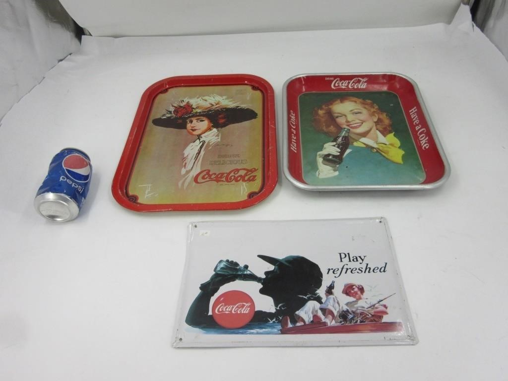 2 plateaux en métal Coca-Cola + affiche