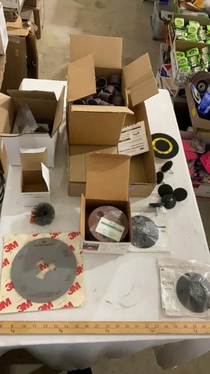 Disc pads, sanding discs, wire brush bit, boxes