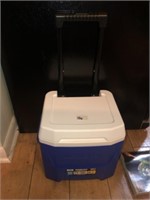 New Igloo Rolling Ice Chest Cooler (24 Cans)