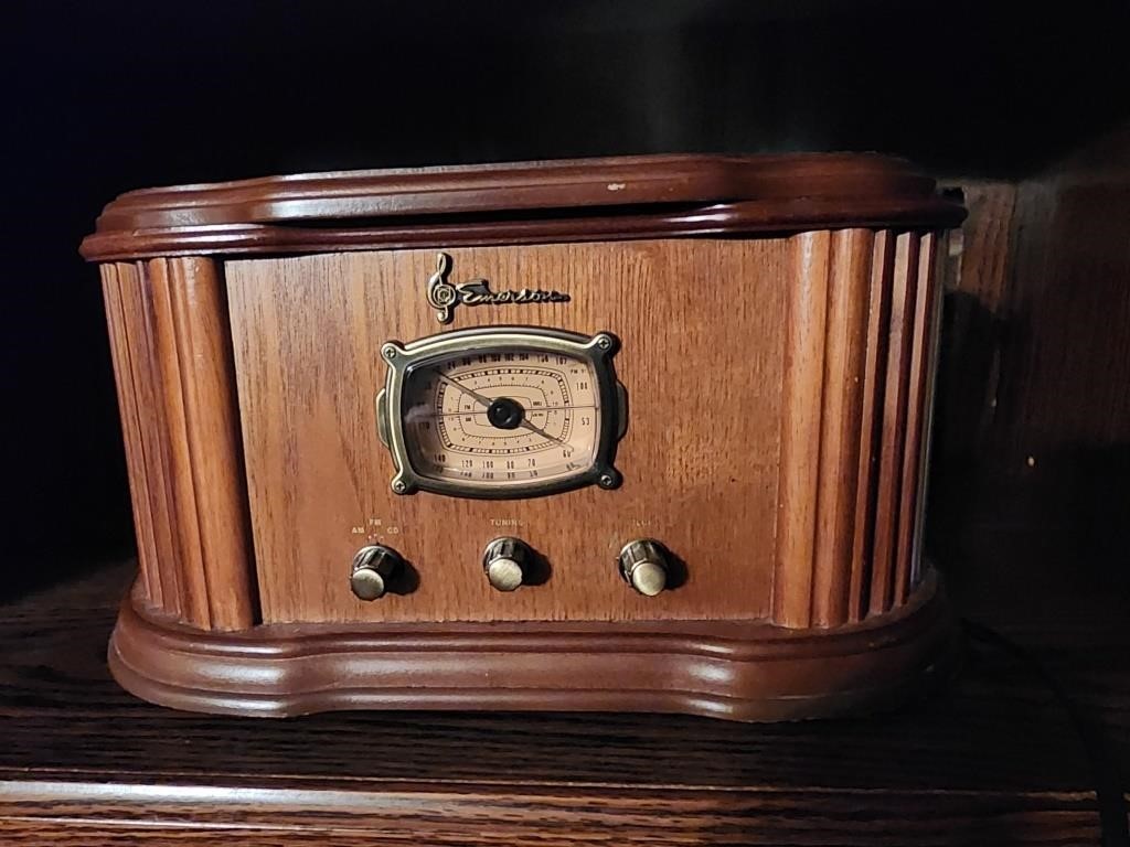 Emerson Wooden Reproduction / CD Player/AM-FM