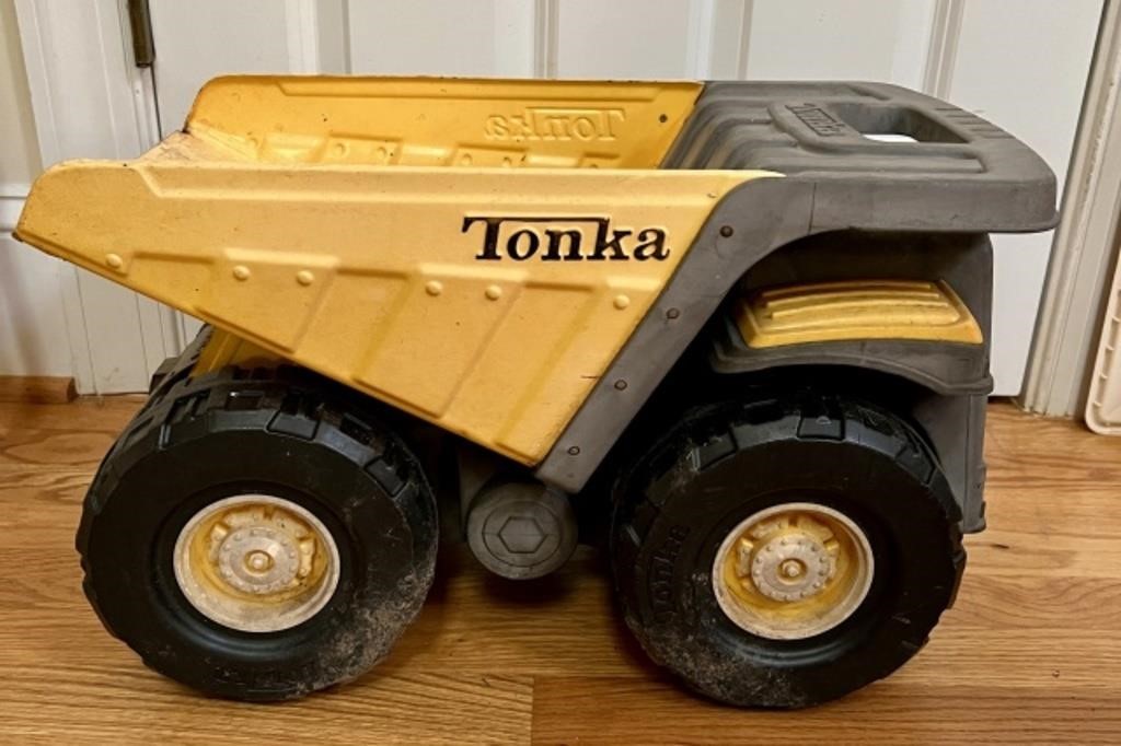 Tonka Toy Construction Dump Truck