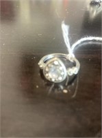 SILVER TONE LADIES RING - SIZE 7