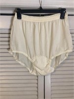 VINTAGE LEGGS NYLON PANTIES SIZE 8