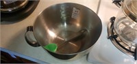 Measuring bowl  and brush