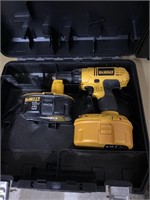 Dewalt 18 V drill two batteries, hard case, no