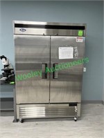 Commercial 2-Door Refrigerator w/ Solid Doors