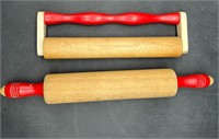 2 VTG WOOD ROLLING PINS    (1 IS A MUNISING)