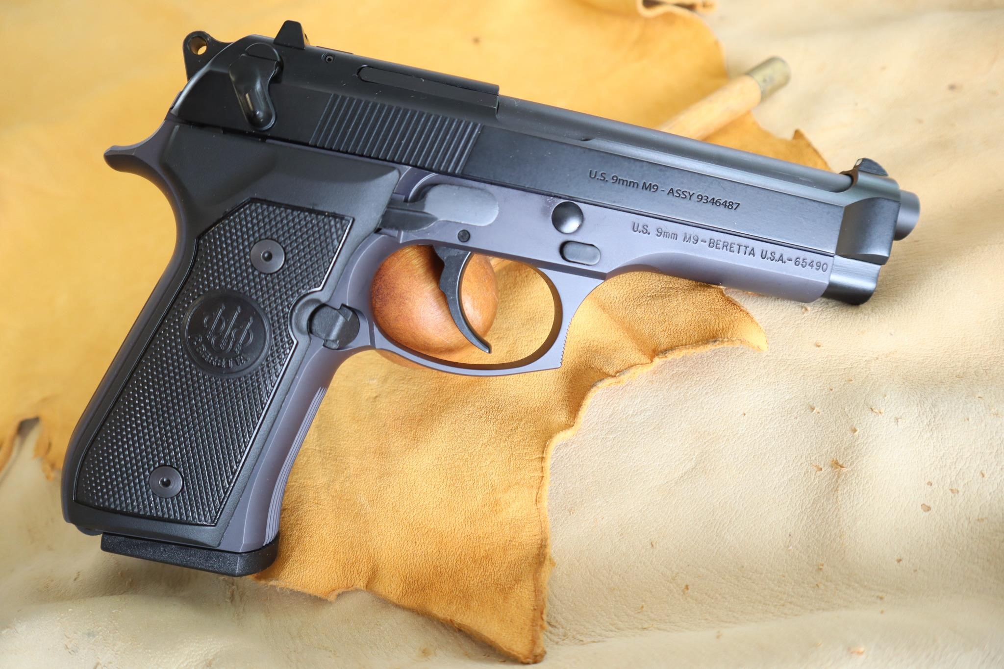 Beretta M9, 9mm, w/orig box, lock, 2 mags