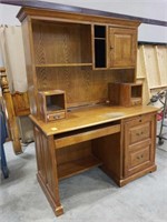 Desk in oak