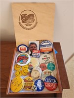 COLLECTION OF VINTAGE BUTTONS/PINS