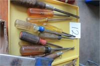 tray lot of tools - Screwdrivers