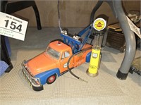 Toy tow truck w/ gas pump 8" t