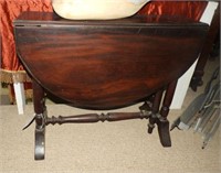 19th Century Walnut Drop leaf gate-leg table