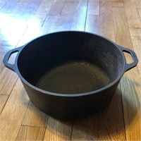 Lodge Cast Iron Dutch Oven Skillet