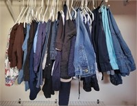 T - MIXED LOT OF CLOTHING (M31)