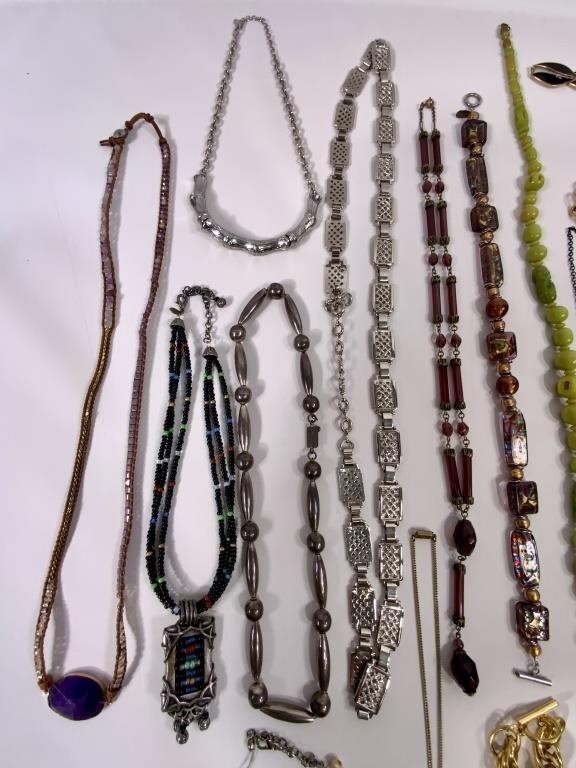 Jewelry: Necklaces