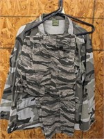 GRAY CAMO JACKET AND PANTS SZ MED