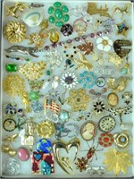 (80+) COSTUME JEWELRY GROUP, MOSTLY PINS