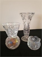 Vases/ one is cracked