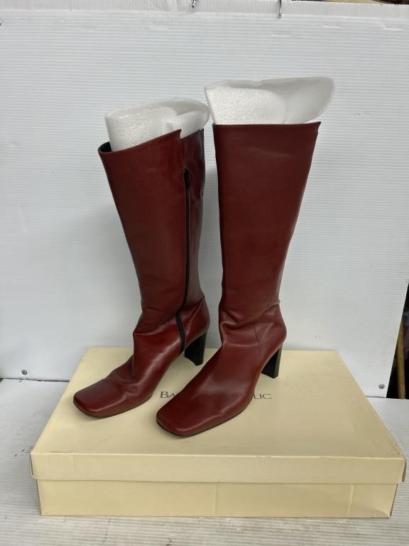 Size 10 Banana Republic women’s heeled boots with