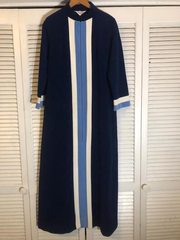 VINTAGE NIGHTGOWNS, HOUSECOATS, SLIPS & MORE - ENDS 6/30/24