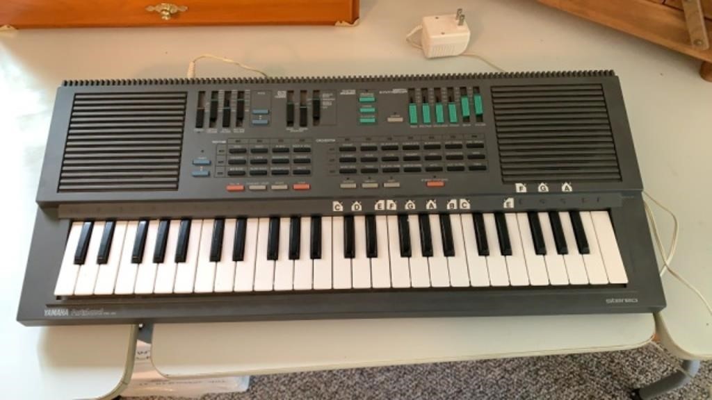 "Yamaha - PortaSound - 460" Electric Key Board