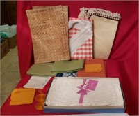 Tablecloths & Placemats