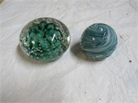 2 prestige paperweights( 1 is control bubble)